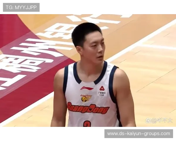 广东队最矮球员表现惊艳 砍下34+11+6引球迷热议，广东队小个子后卫